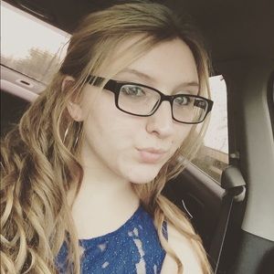 Meet your Posher, Alexys